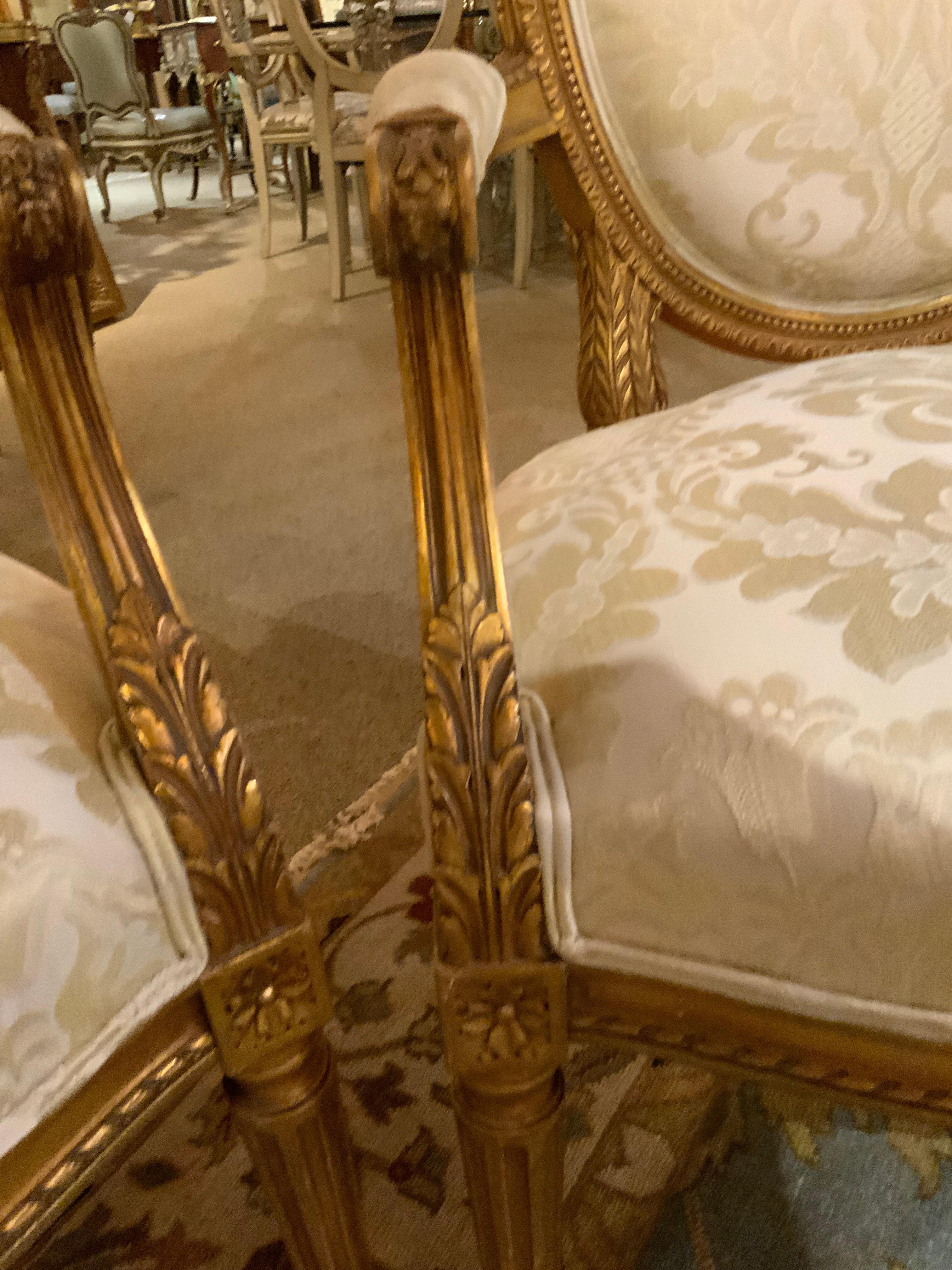 Coppia di poltrone in stile Luigi XVI in legno dorato, XIX secolo in vendita 1