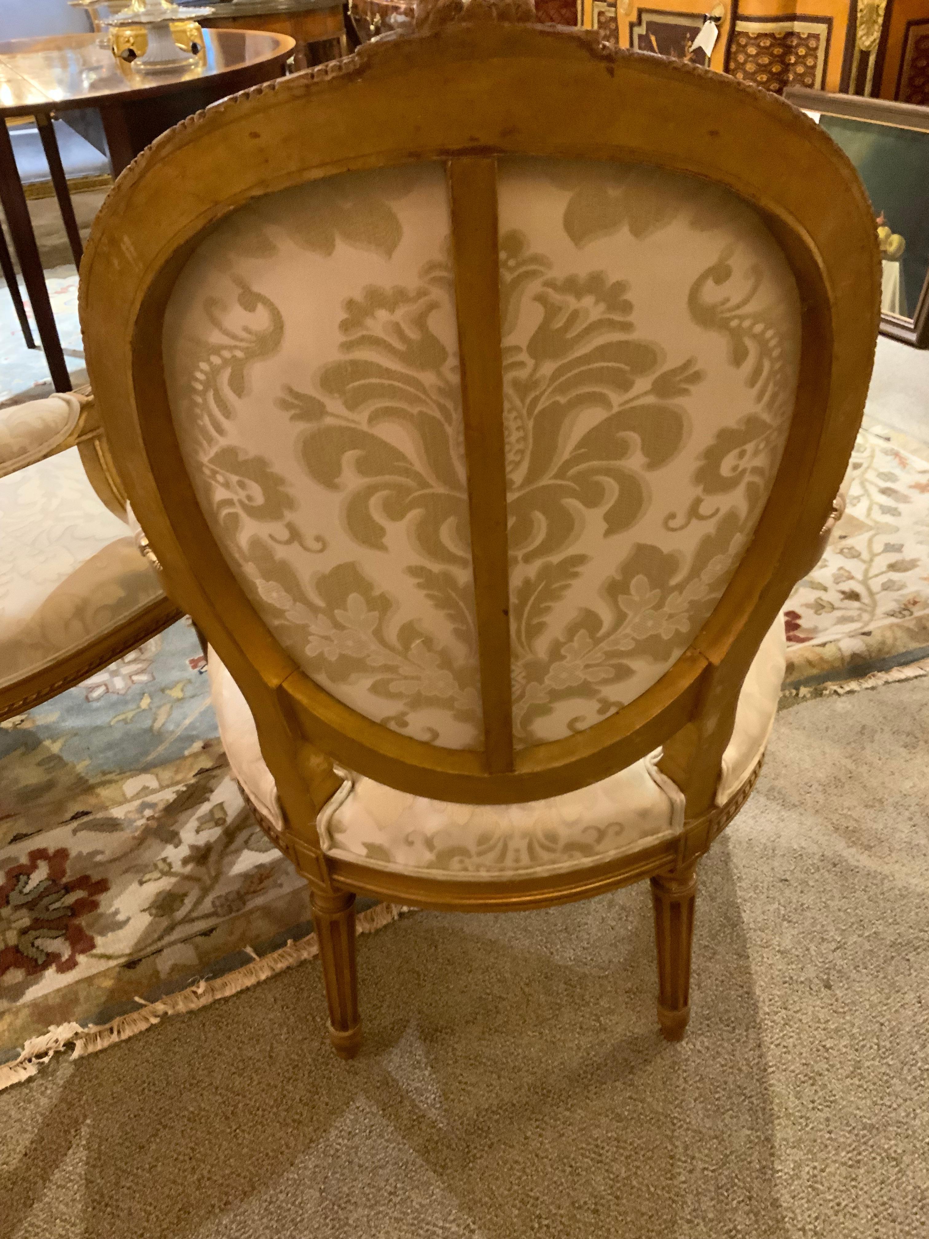 Coppia di poltrone in stile Luigi XVI in legno dorato, XIX secolo in vendita 2