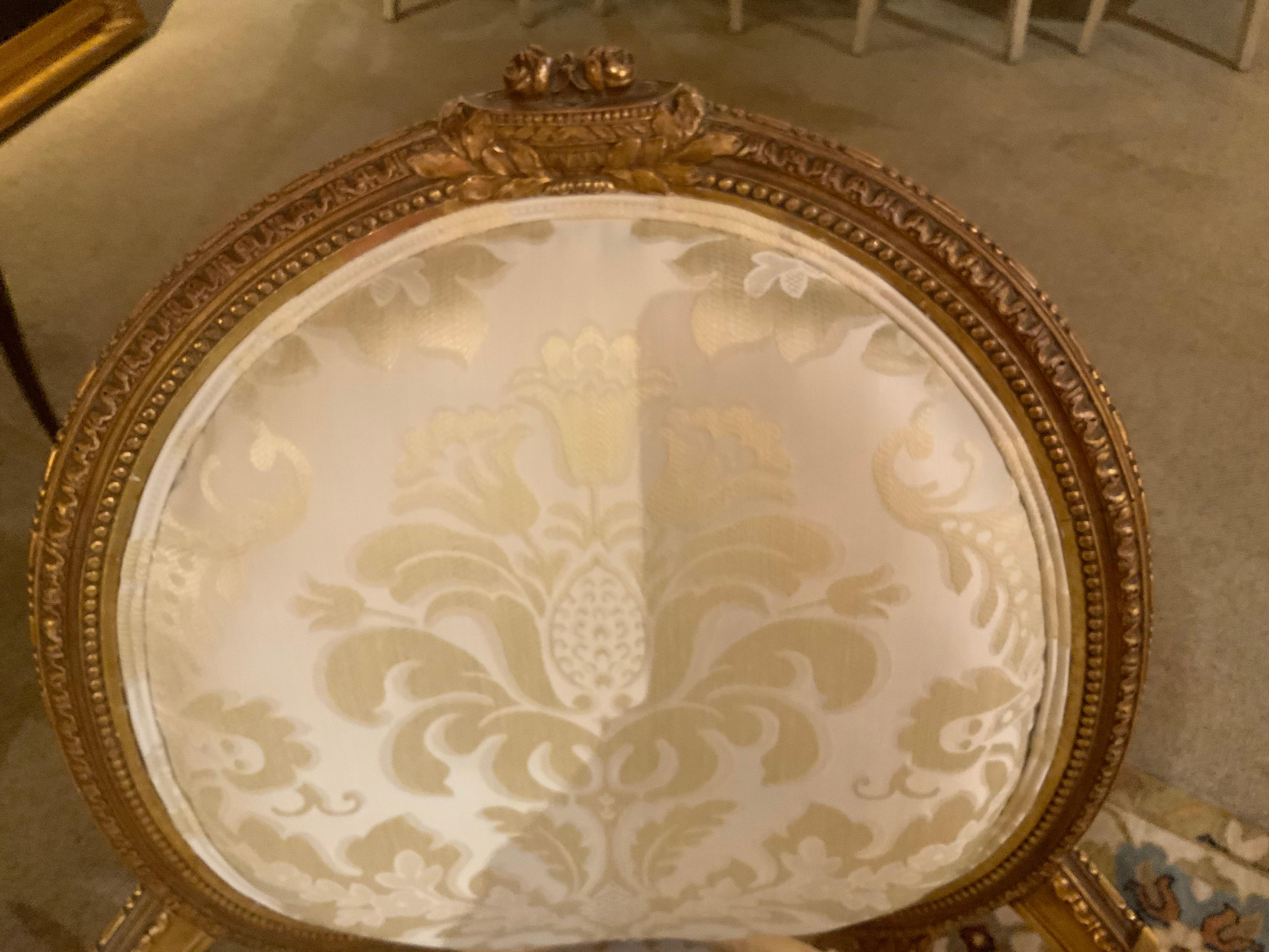 Coppia di poltrone in stile Luigi XVI in legno dorato, XIX secolo in vendita 5