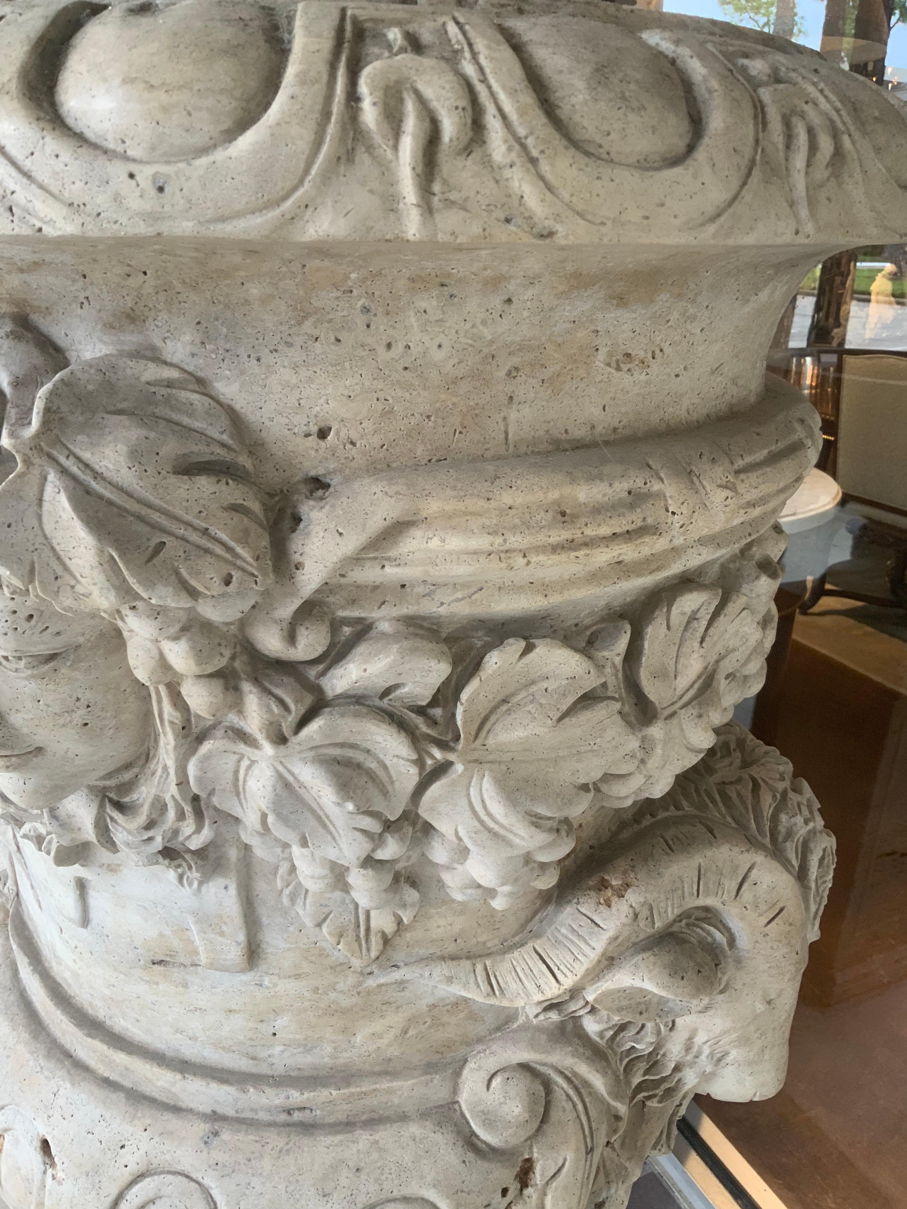 Large travertine planter on base In Good Condition For Sale In Houston, TX