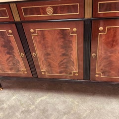 Buffet en acajou de style Louis XVI avec marbre blanc