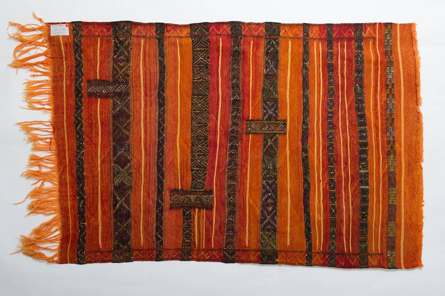 Old and rare silk Moroccan textile or carpet from High Atlas (Alto Atlante) named Taraudant.
nr. 1118 -