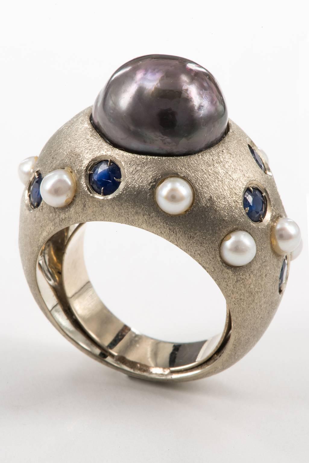 Art Deco Ring : Black Pearl on White Brushed Gold with Sapphires For Sale