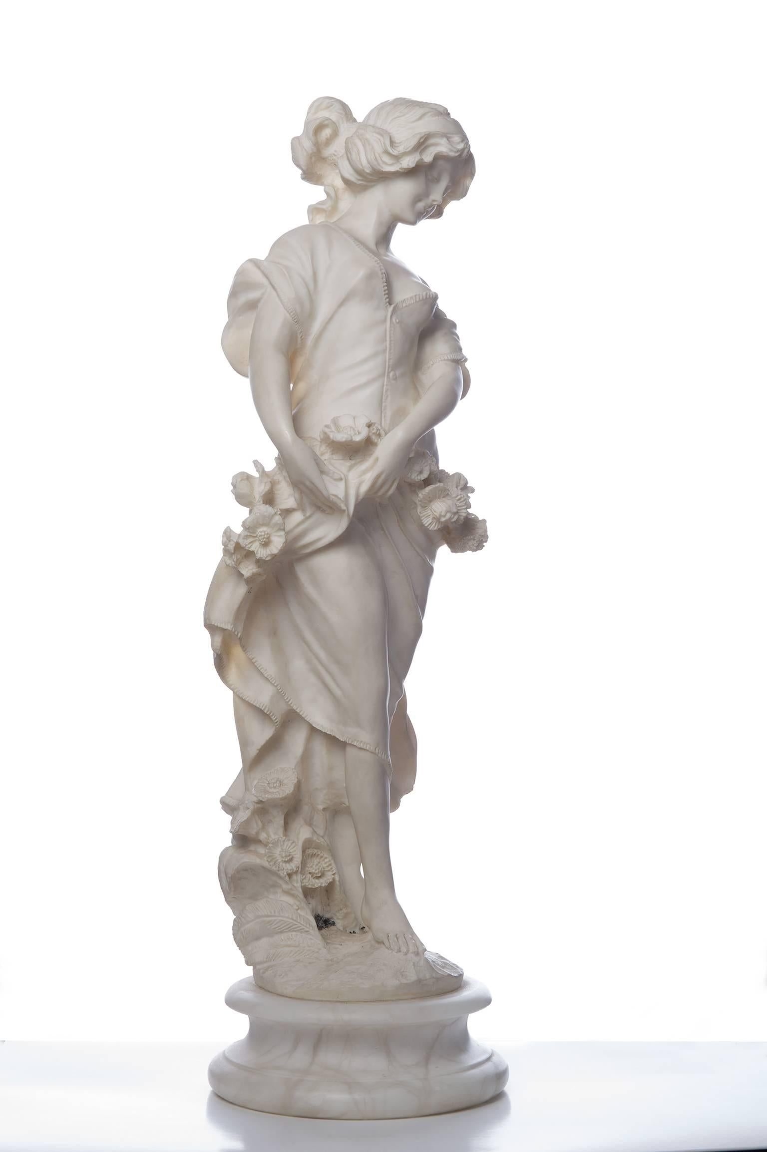 Bezaubernde weibliche Figur mit Blumen, die den Frühling darstellt, wie die berühmte Statue auf der italienischen Promenade in San Remo.  Das ist selten!
Bereits von der italienischen Superintendenz genehmigt  für den Export - 

O/6803.
