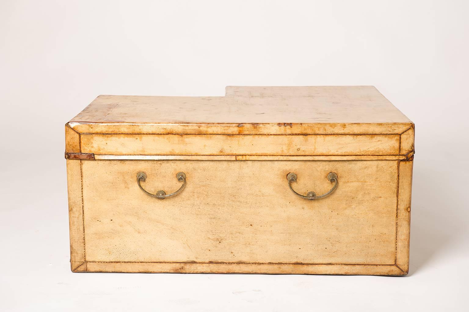 Unusual  leather trunk to be used as a side coffee table in the corner, or blanket chest - Very beautiful in a modern sitting room -
M/1764 -