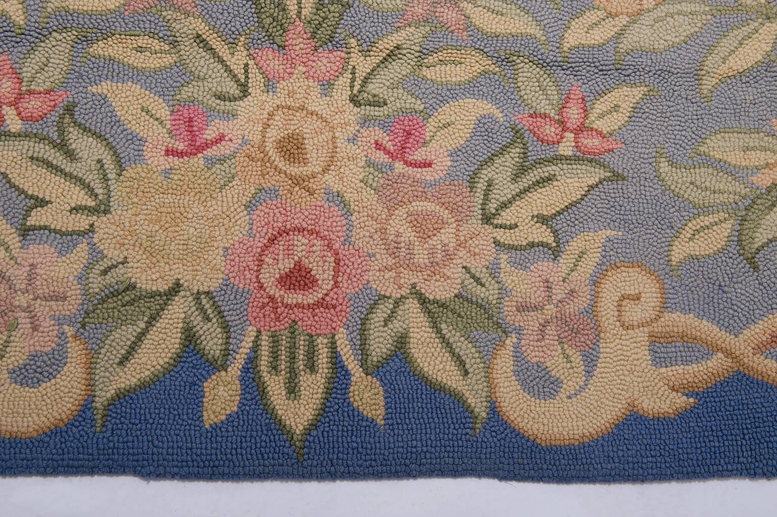   Hooked Carpet in Aubusson Style- FINAL CLEARANCE SALE In Excellent Condition In Alessandria, Piemonte