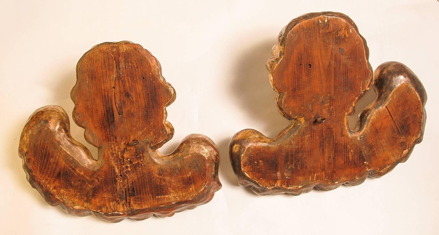O/7283 -  Wunderschöne antike venezianische Engel  aus geschnitztem und vergoldetem Holz, mit besonders ausdrucksstarken Gesichtern - 
Das ist eine sehr gute Qualität  und eine interessante Größe, die selten zu finden ist.  Was ist besser für Ihr