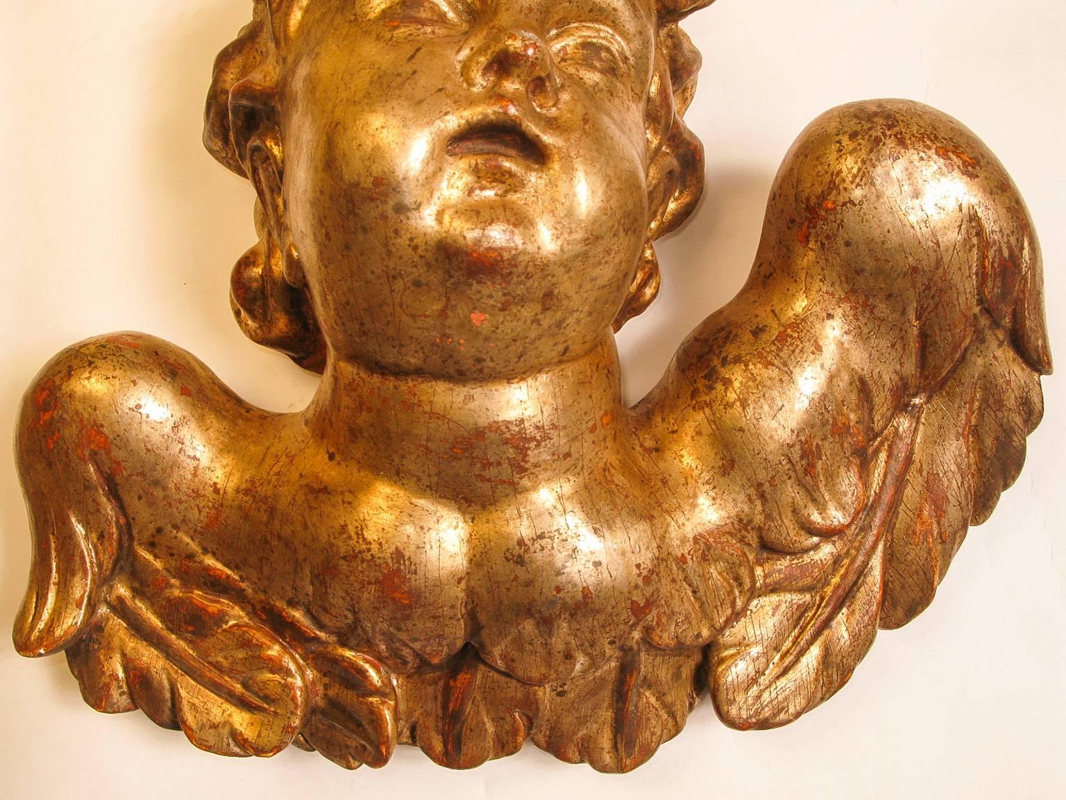 Vergoldete, geschnitzte Holz-Engel-Skulpturen aus Venise (Italienisch) im Angebot