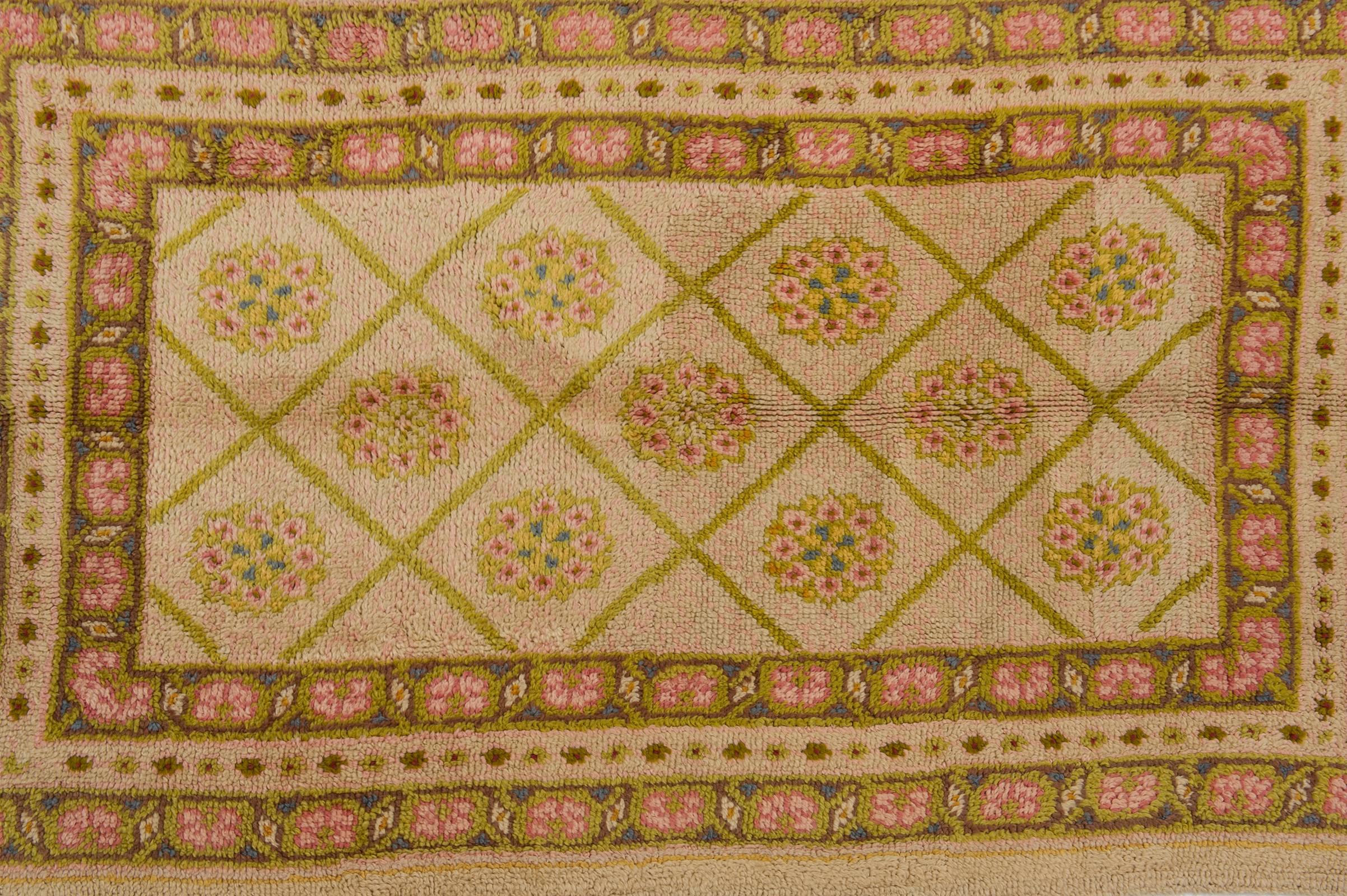 nr. 1344 -  Pretty vintage 1950s Italian rug with soft wool  and pastel colors (more beautiful up close)
A good idea for Christmas time.