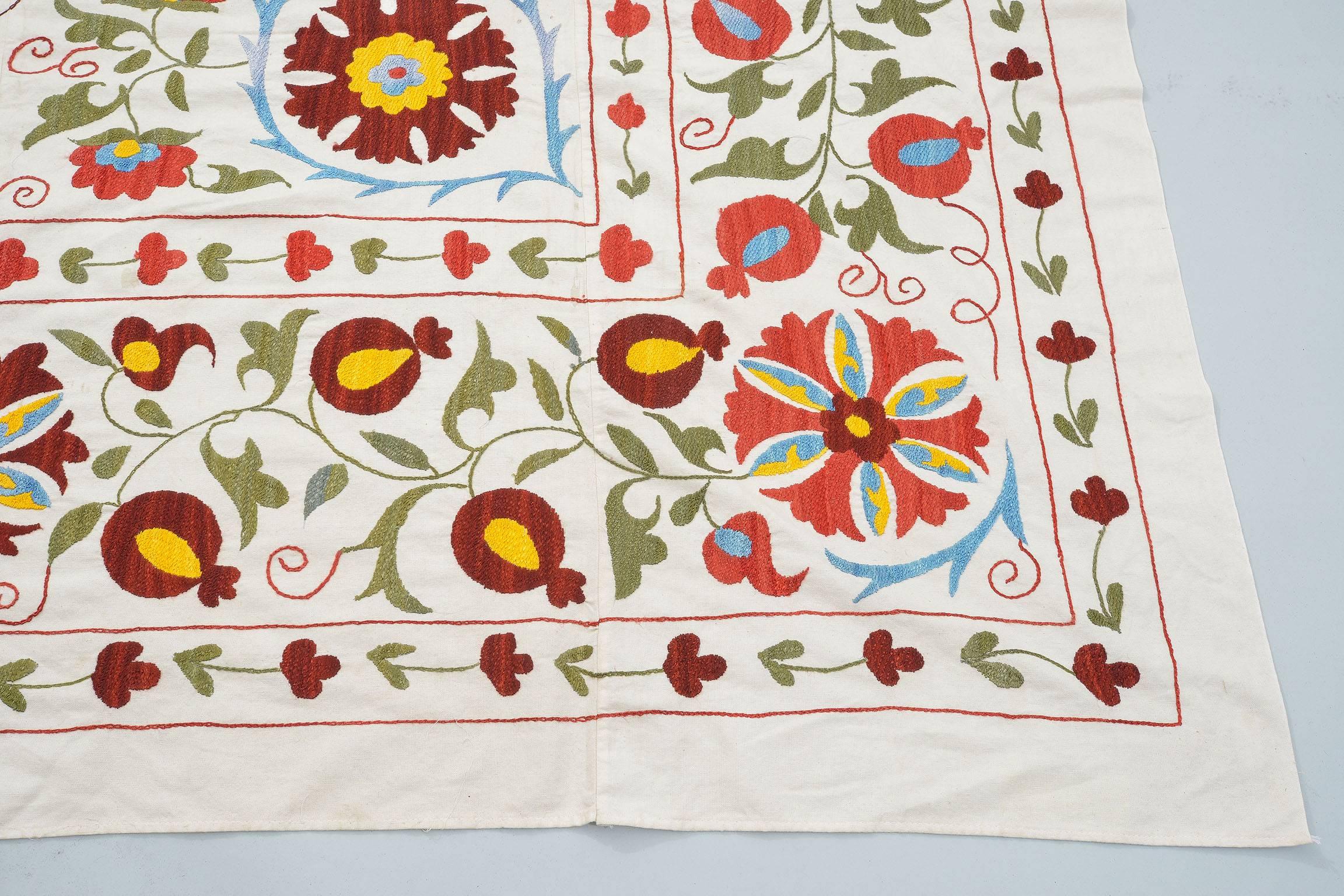 Turkmenistan Embroidery Suzani, suitable for Table or Bed  Cover or Wall hanging (Turkmenisch)