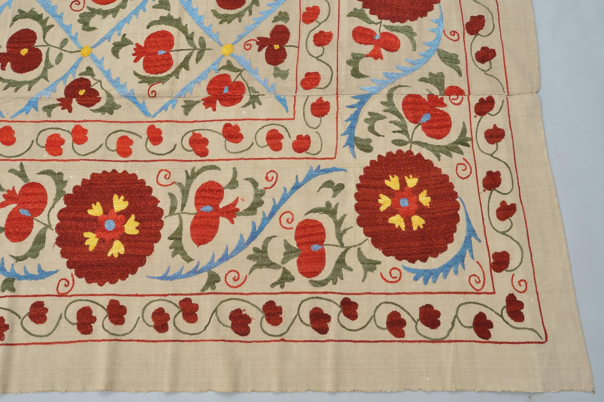 Suzani Silk Embroidery :  Bedspread or Curtain or Cover Table or Wall Hanging In Excellent Condition For Sale In Alessandria, Piemonte