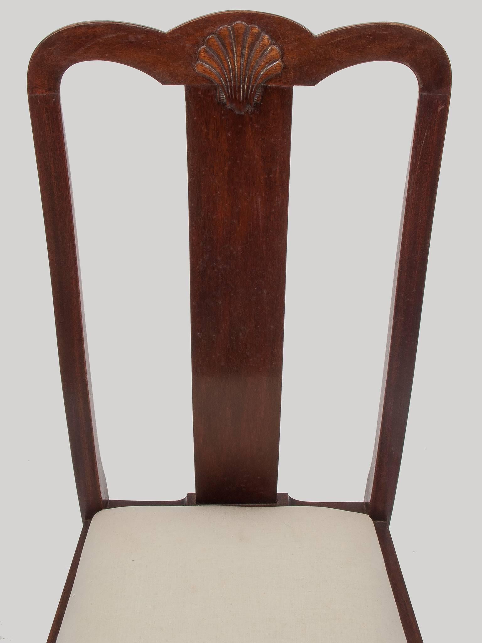 Chippendale  Mahogany Queen Anne Six Dining Chairs: Set with Two High Chairs