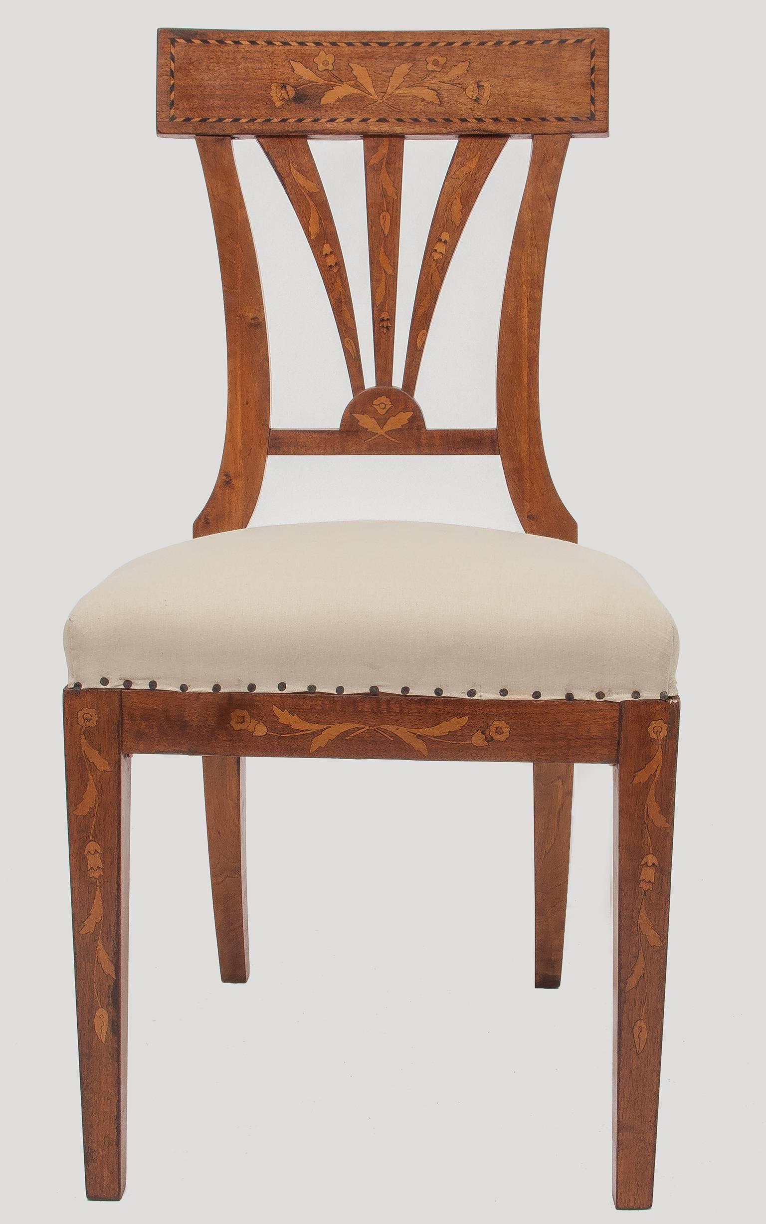Inlaid Biedermeier walnut chairs set,  very elegant, with new clean padding. Very interesting price for closing activities (my cost).
M/774.