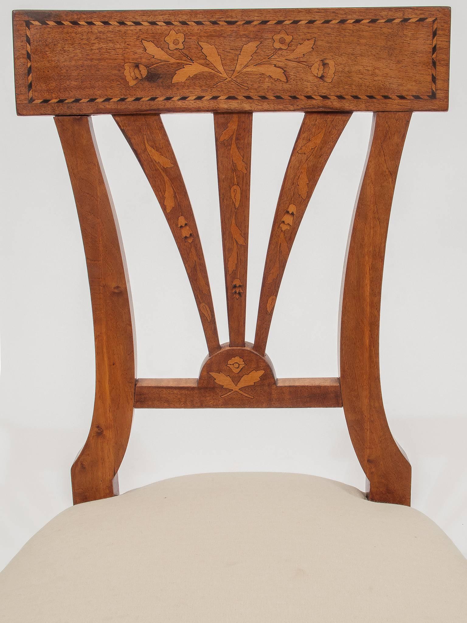 Walnut Set of Elegant and Inlaid Austrian Biedermeier Chairs