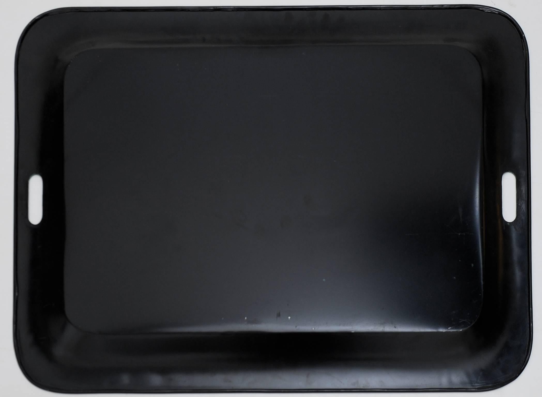 Tuscan hand-painted metal tray, paired with other similar tray - Unusual on wall - On disposal a metal black base with the same price (only one).
O/327.
 