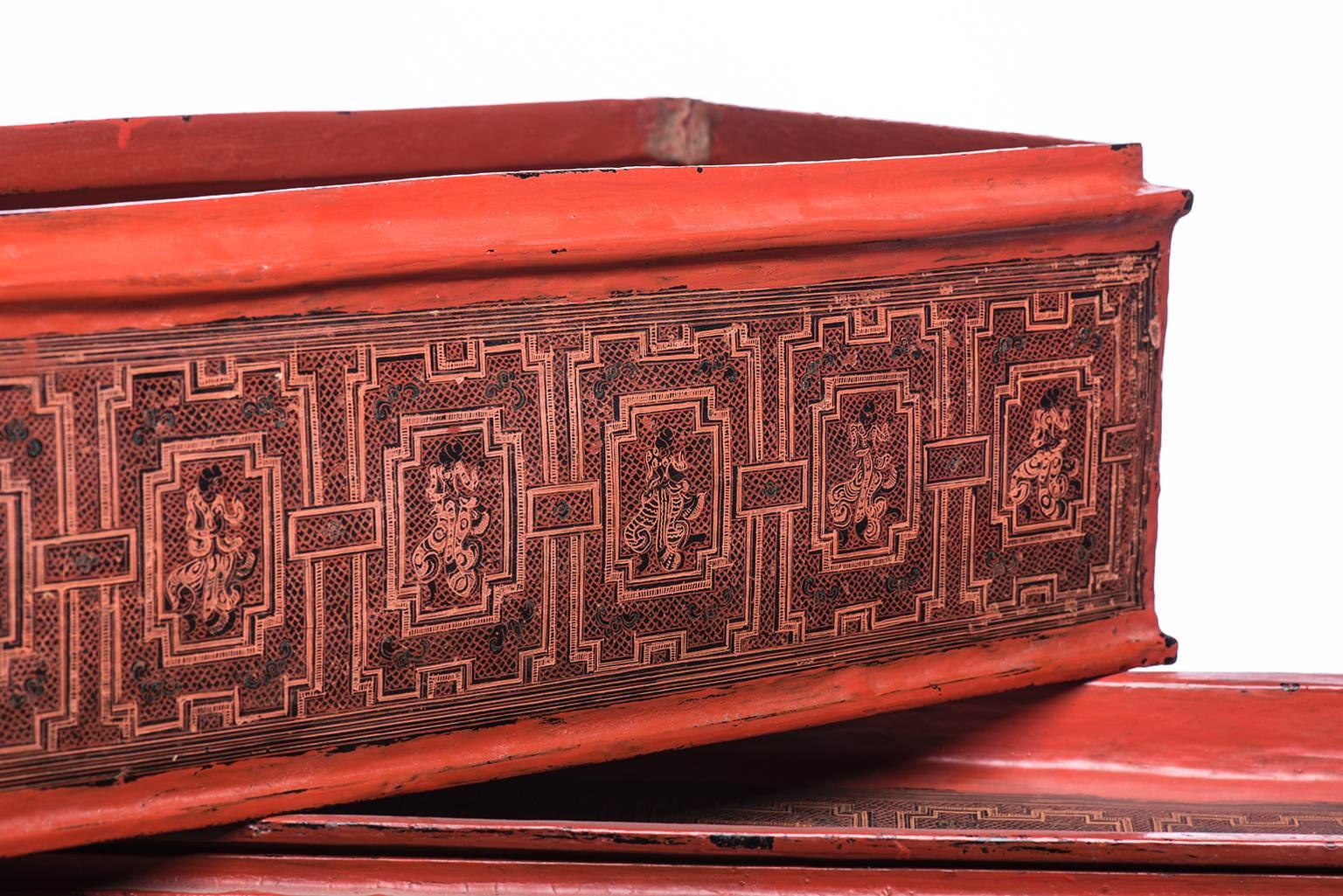 Mid-20th Century Burmese  Lacquered and Engraved Wooden Box For Sale