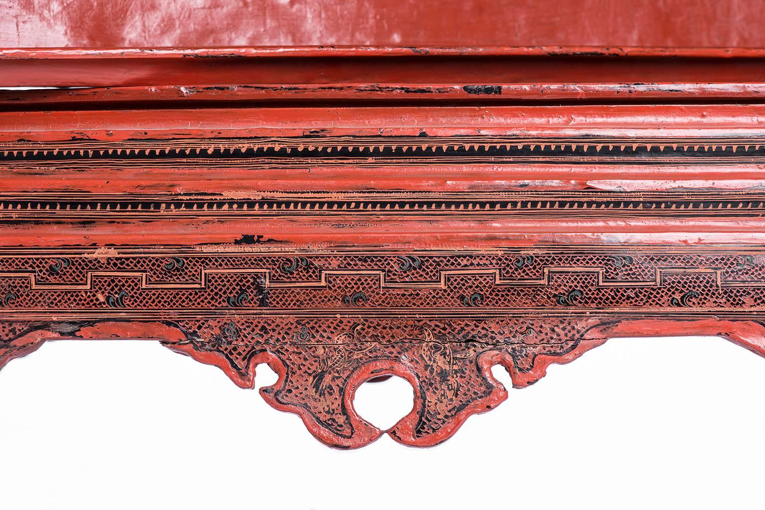 Burmese  Lacquered and Engraved Wooden Box In Good Condition For Sale In Alessandria, Piemonte