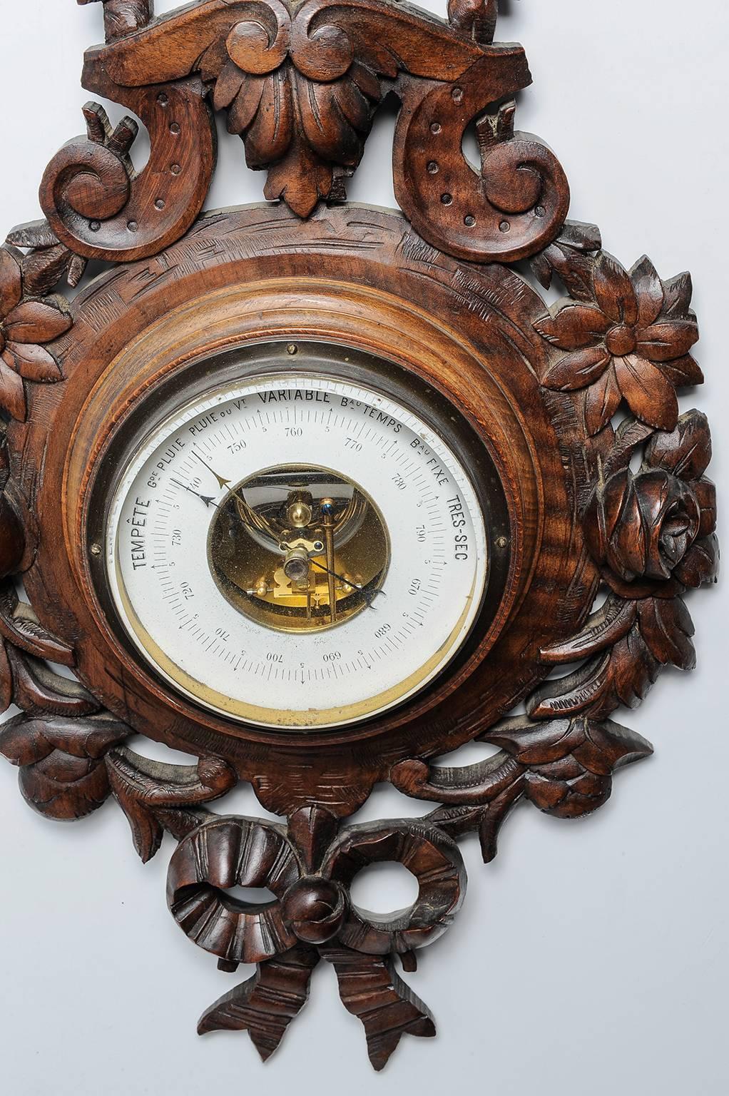 Old French barometer with love knot, suitable in your kitchen or study room or.....everywhere. It is useful because working and beautiful to admire.
Completely hand carved. Good price.
Unfortunately it is not possible to send the barometers in USA