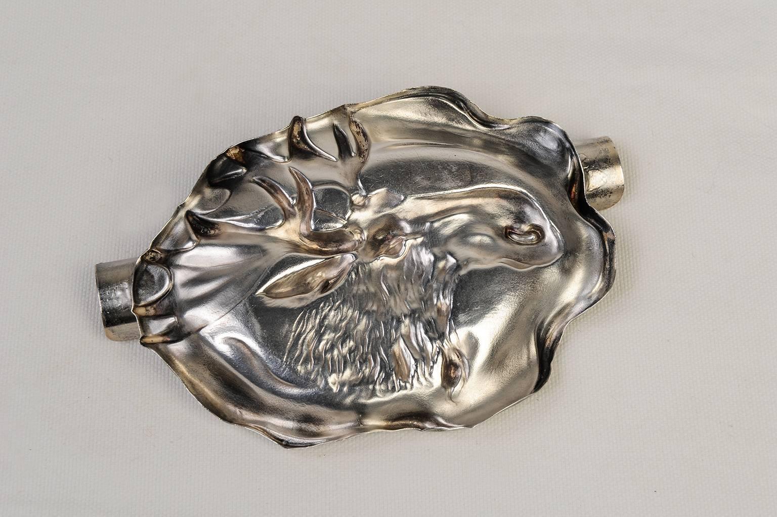Unusual silver ashtray with elk from Denmark: nice object  for a writing desk. 
The reflections of the silver do not allow a clear photo.

A/2736 -
