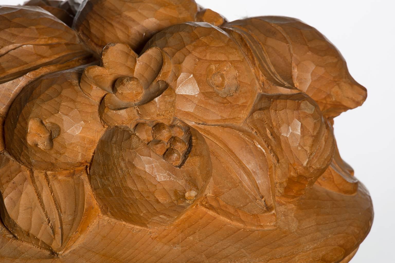 italien  Lampe toscanne en bois sculptée à la main avec des fruits pour une maison de campagne en vente