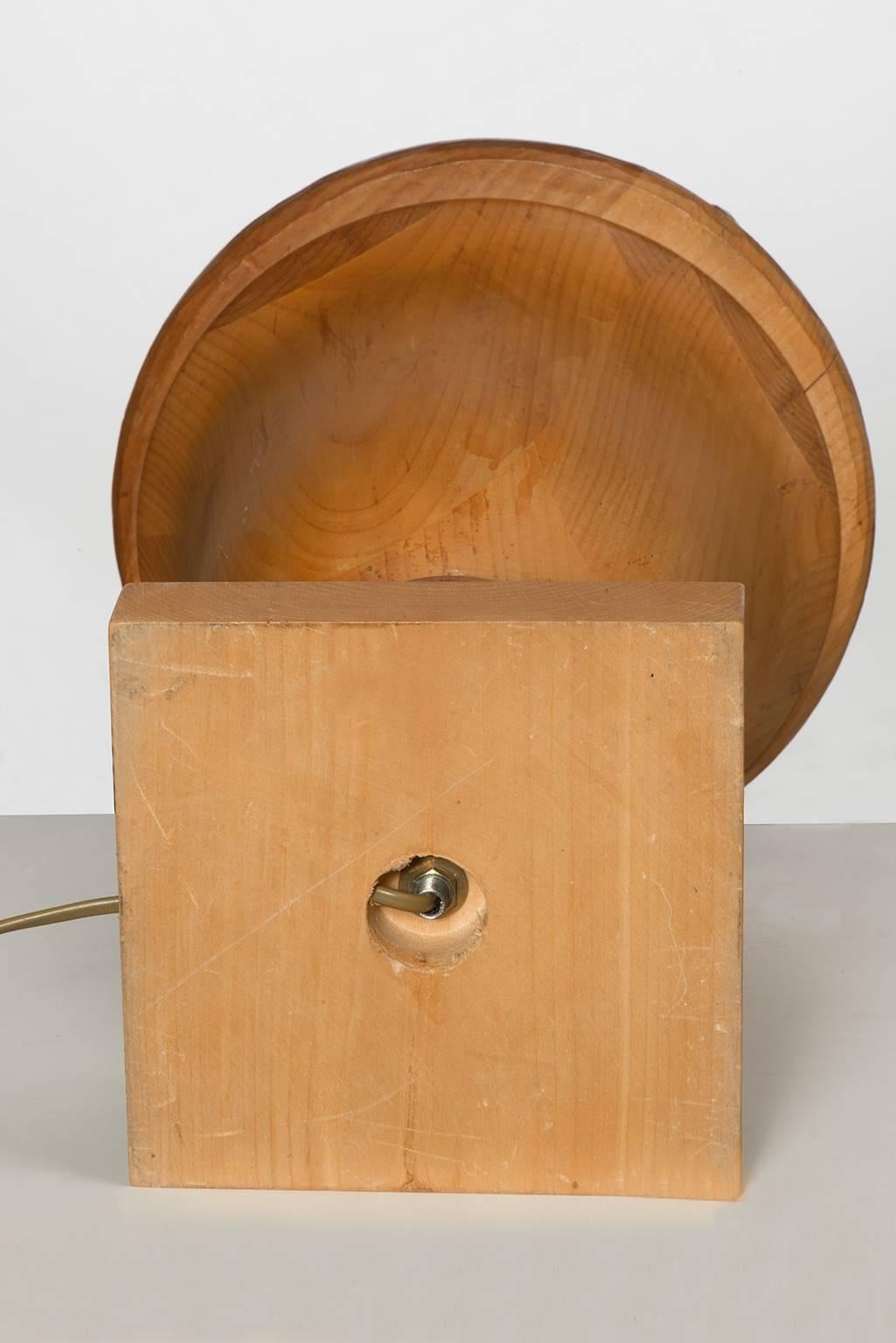 Lámpara Toscana de Madera Tallada a Mano con Frutas para una Casa de Campo siglo XX en venta