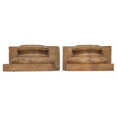 Pareja de semicapiteles antiguos de madera