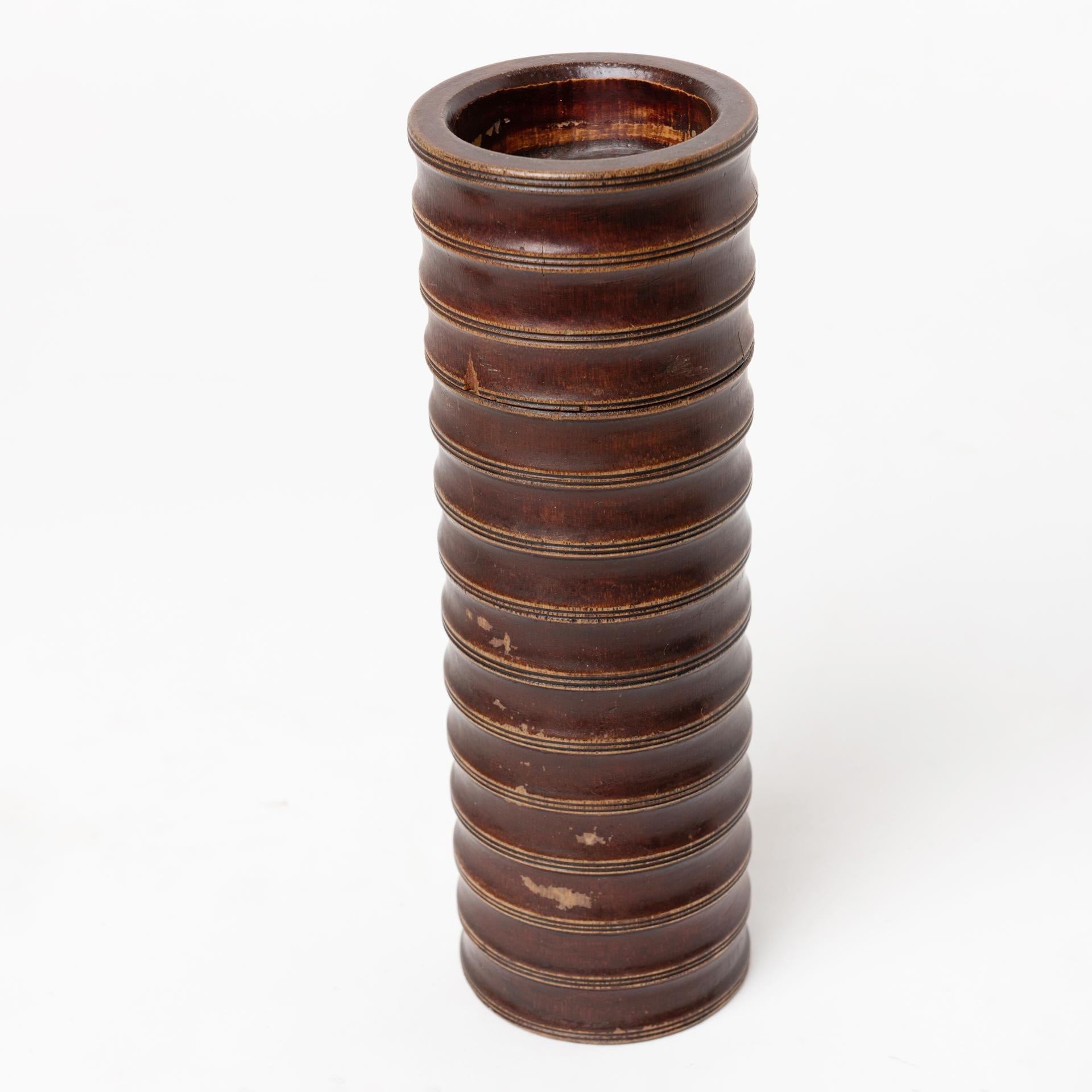 Old containers for tea leaves or for message sheets. 
In teak: h.17,5 x diameter 6 and h. 27 x diameter 8,5.
In brass: h.16 x 4,5   and  h.10,5 x diameter 3,5.