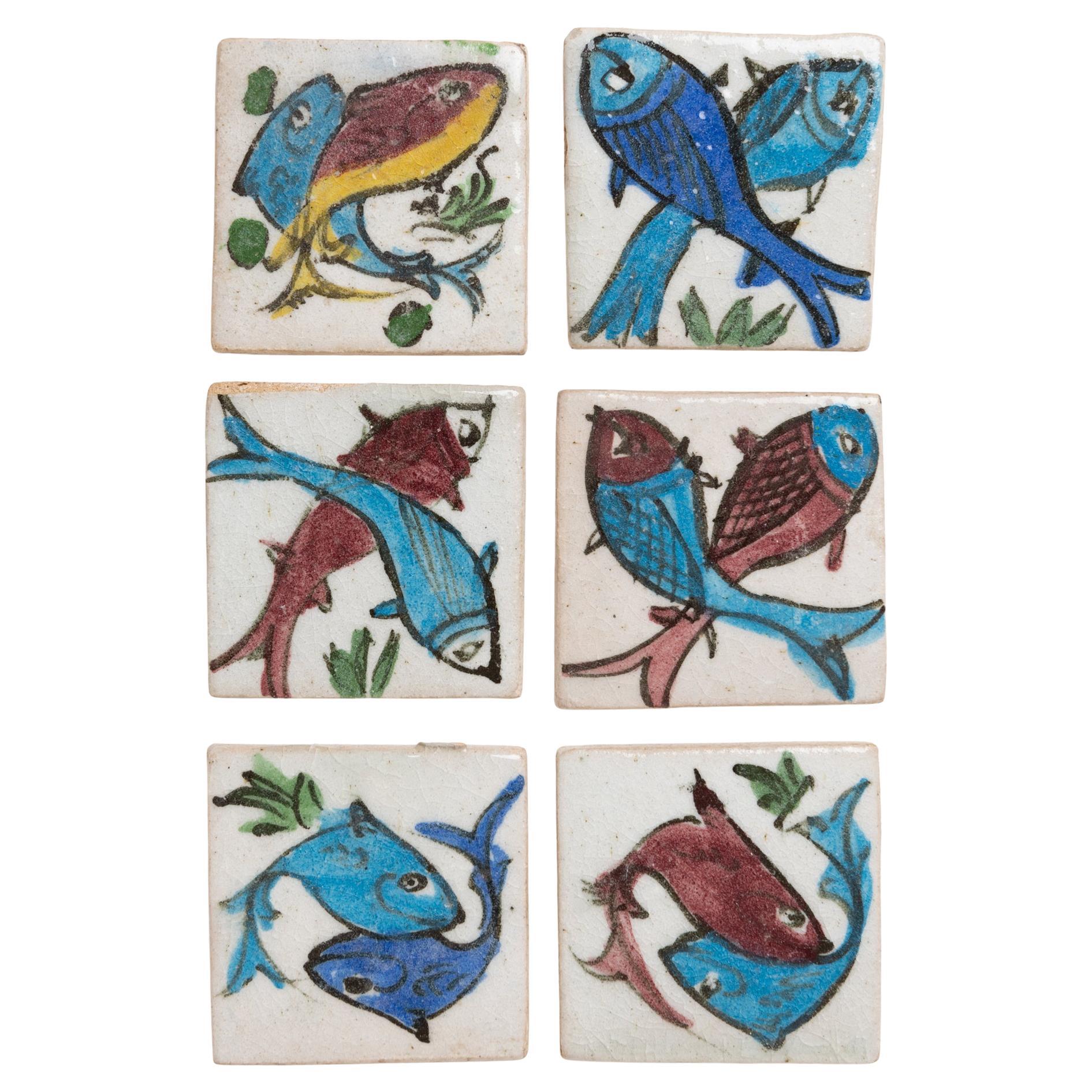 Carreaux de céramique peints à la main en forme de petits poissons