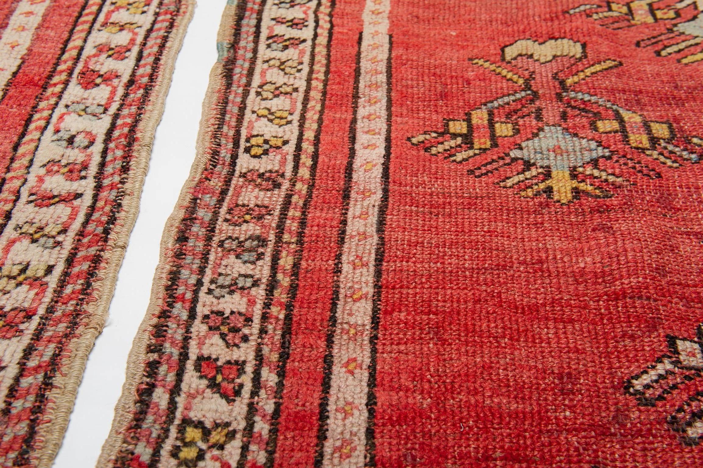  Pair of Antique KIRSHEIR Prayer Bed Side Carpets In Excellent Condition For Sale In Alessandria, Piemonte
