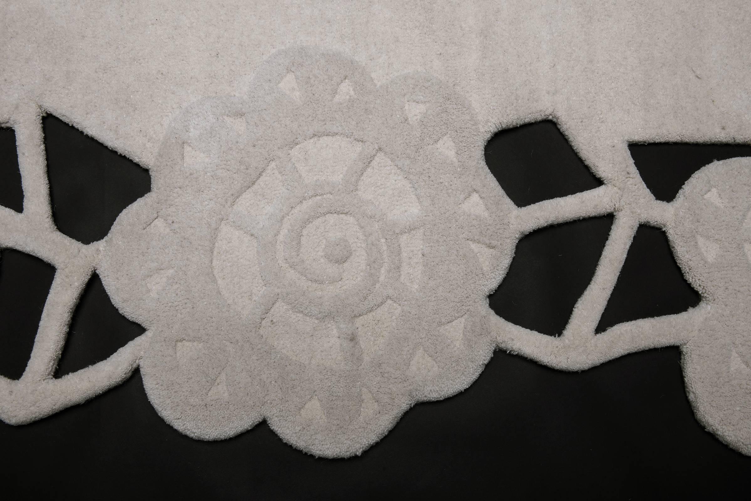 Tapis minimaliste et moderne « Snow Rose », idéal pour le fond du lit Excellent état - En vente à Alessandria, Piemonte