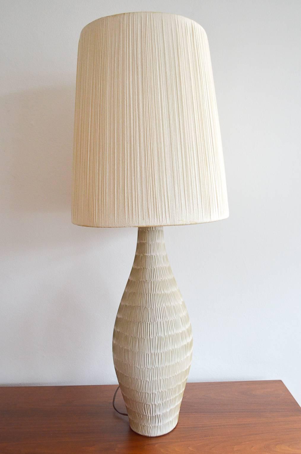 Mid-Century Modern Pair of Incised Cream Ceramic Lamps with Original String Shades