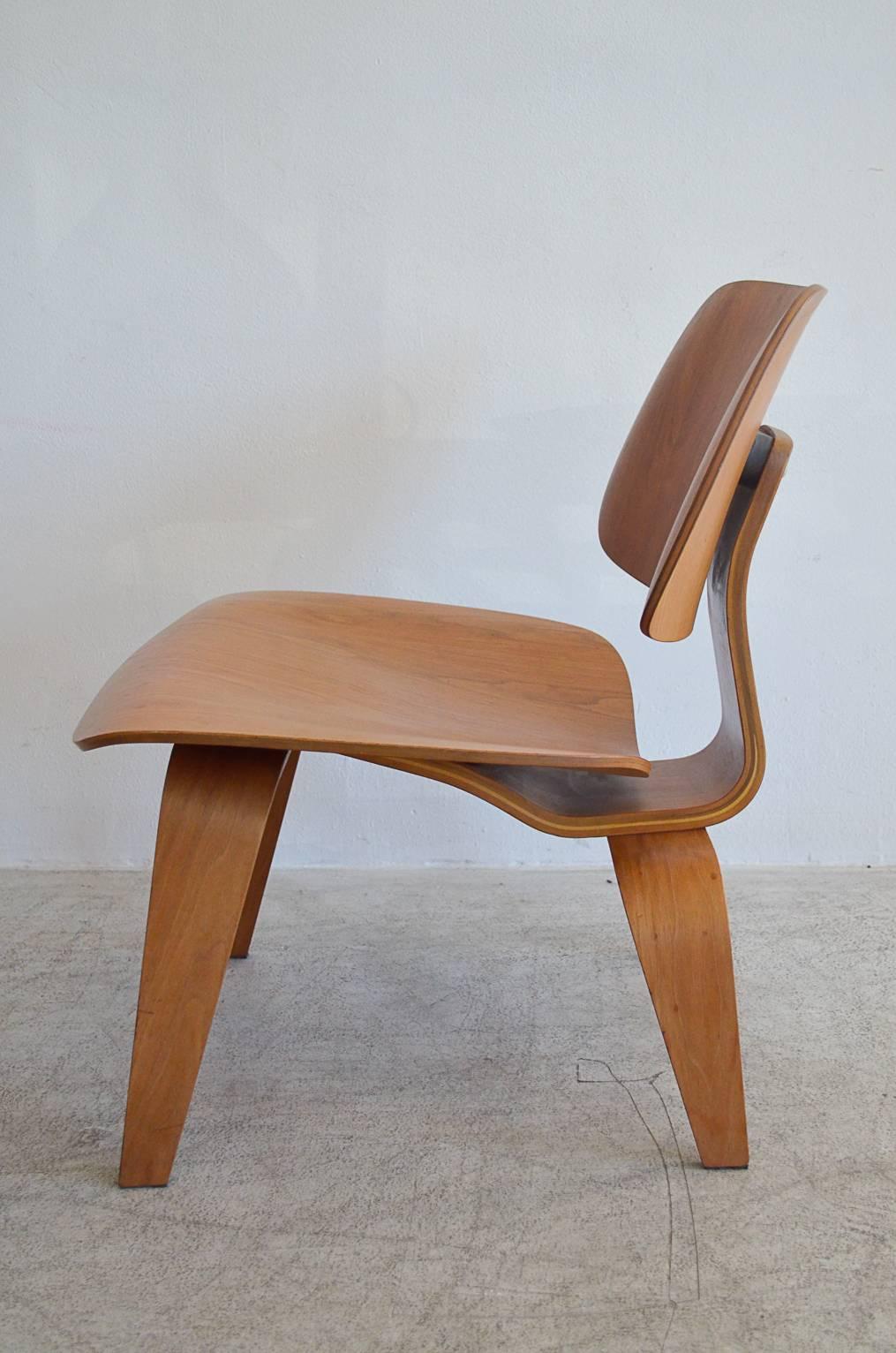 eames bentwood chair