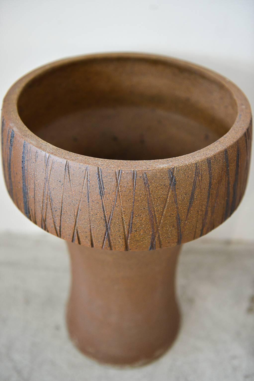 Beautiful incised rim planter by Marilyn Kay Austin for Architectural Pottery Pro Artisan collection in rare brown speckle glaze with incised upper edge. Rare color/design combo in beautiful vintage condition. No drain holes, great patina. One very