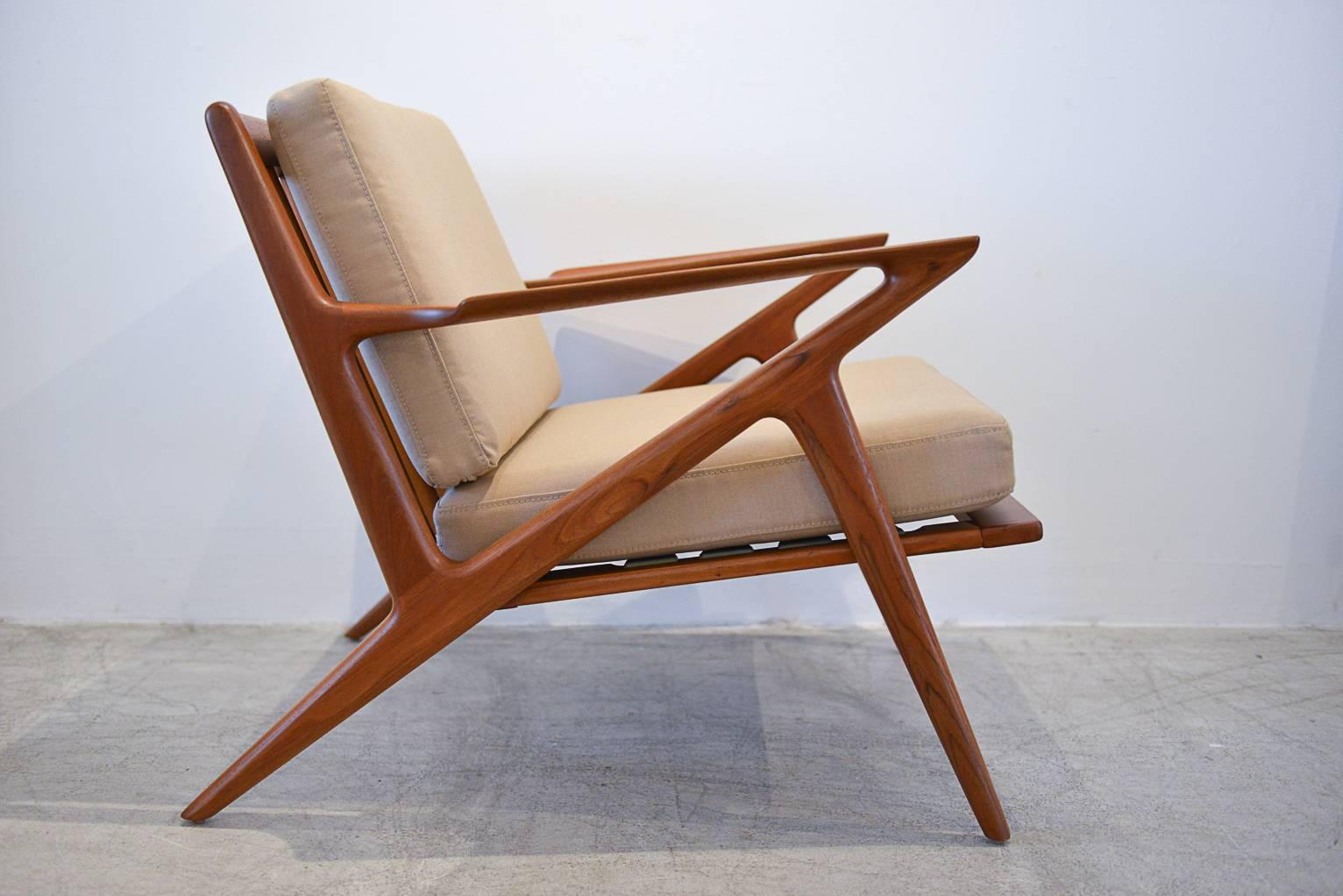 Silla Z original de teca de Poul Jensen para Selig Dinamarca. Teca totalmente restaurada, cojines nuevos de tweed de algodón color canela. Estado de exposición. Marcado en el asiento.

Medidas: 29,5
