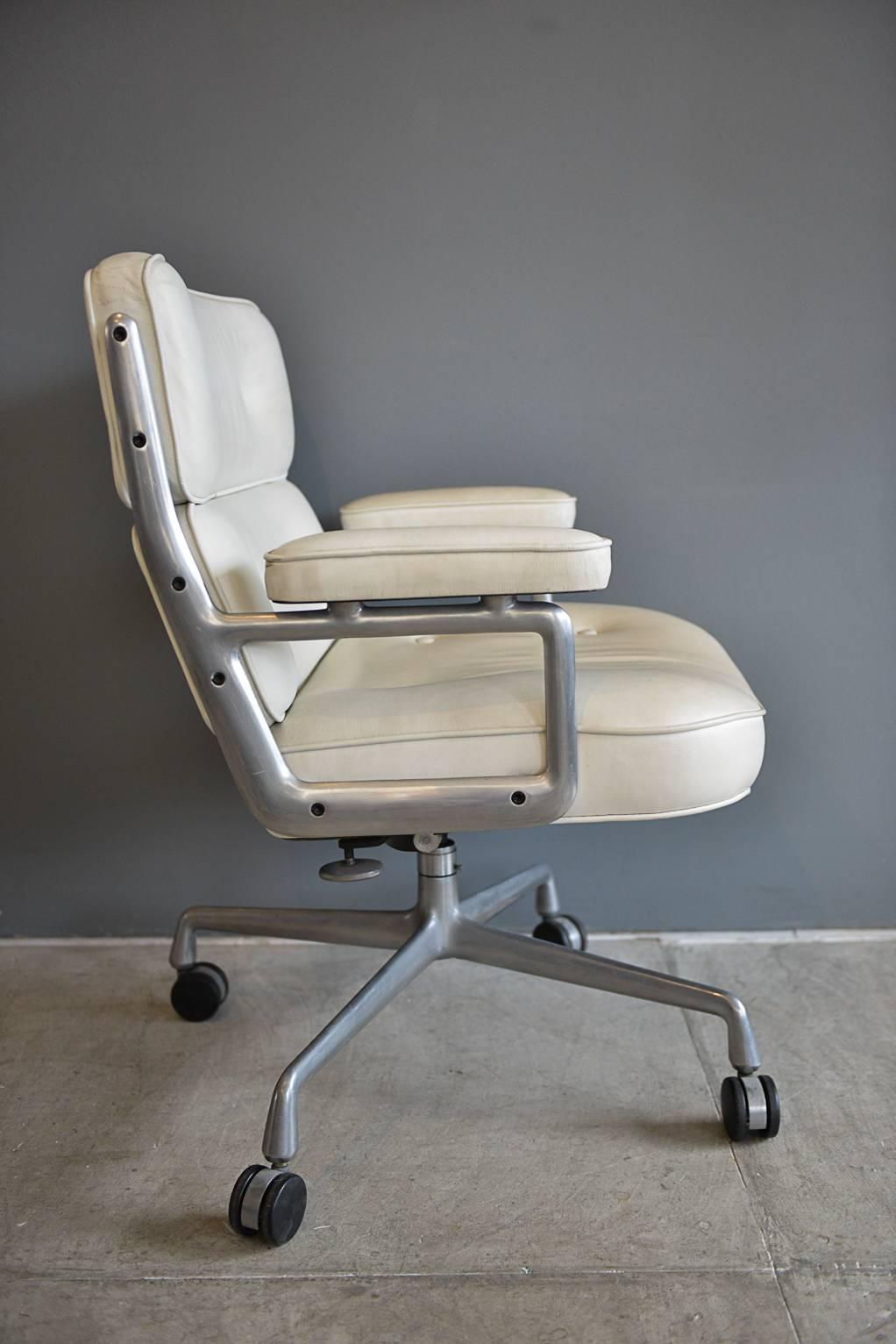 Original white leather Charles Eames for Herman Miller time life chair with brushed aluminum four-star base. Very good original condition, all buttons intact leather is very good. Manufactured circa 1988.

Measures: H 35 in., W 26 in., D 26 in.