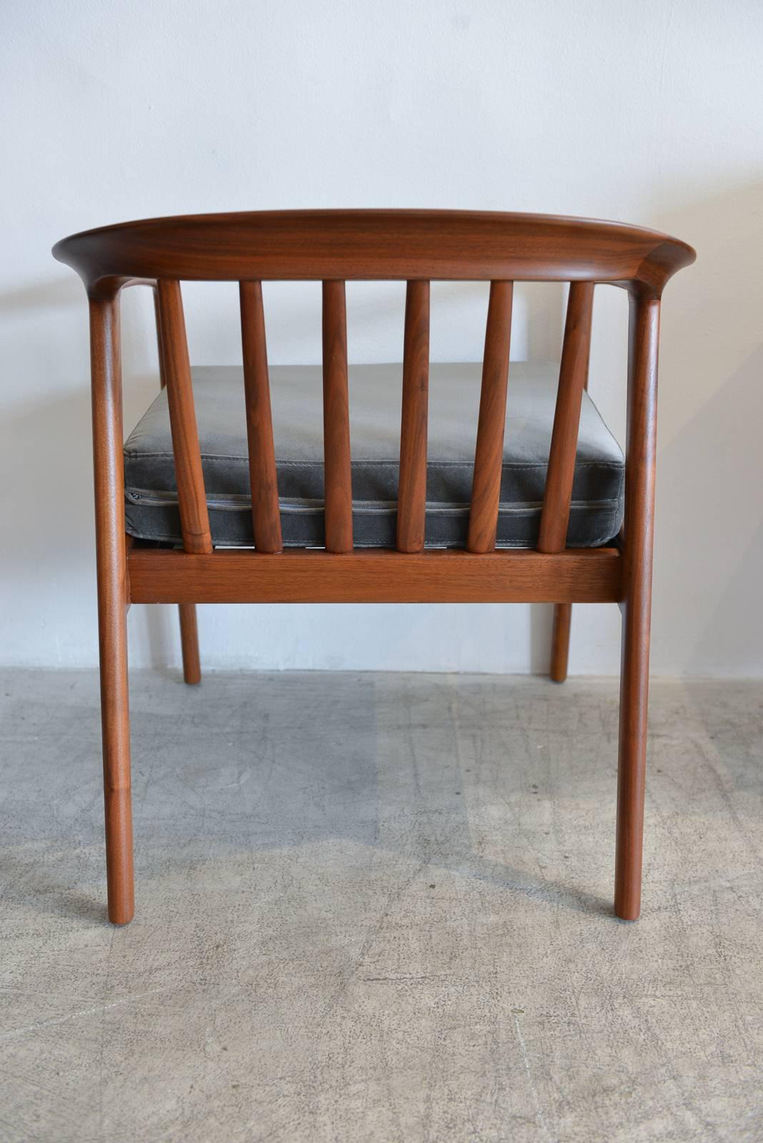 Scandinavian Modern Folke Ohlsson for DUX Barrel Back Side or Accent Chair