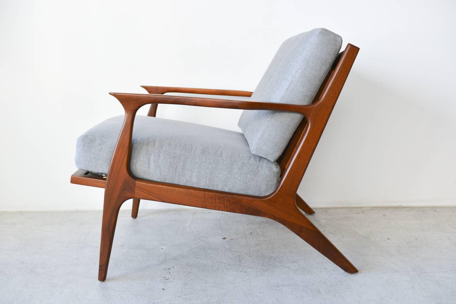 Scandinavian Modern Sculpted Walnut Spindle Back Lounge Chair, circa 1960
