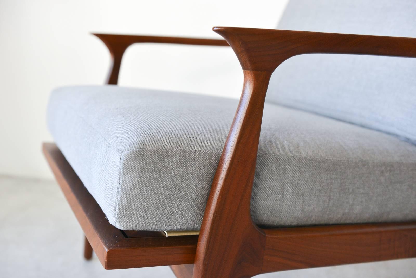 Mid-20th Century Sculpted Walnut Spindle Back Lounge Chair, circa 1960