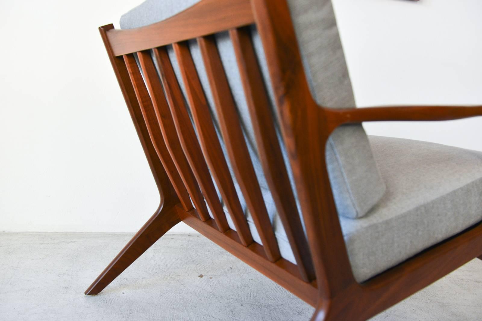 Sculpted Walnut Spindle Back Lounge Chair, circa 1960 In Excellent Condition In Costa Mesa, CA