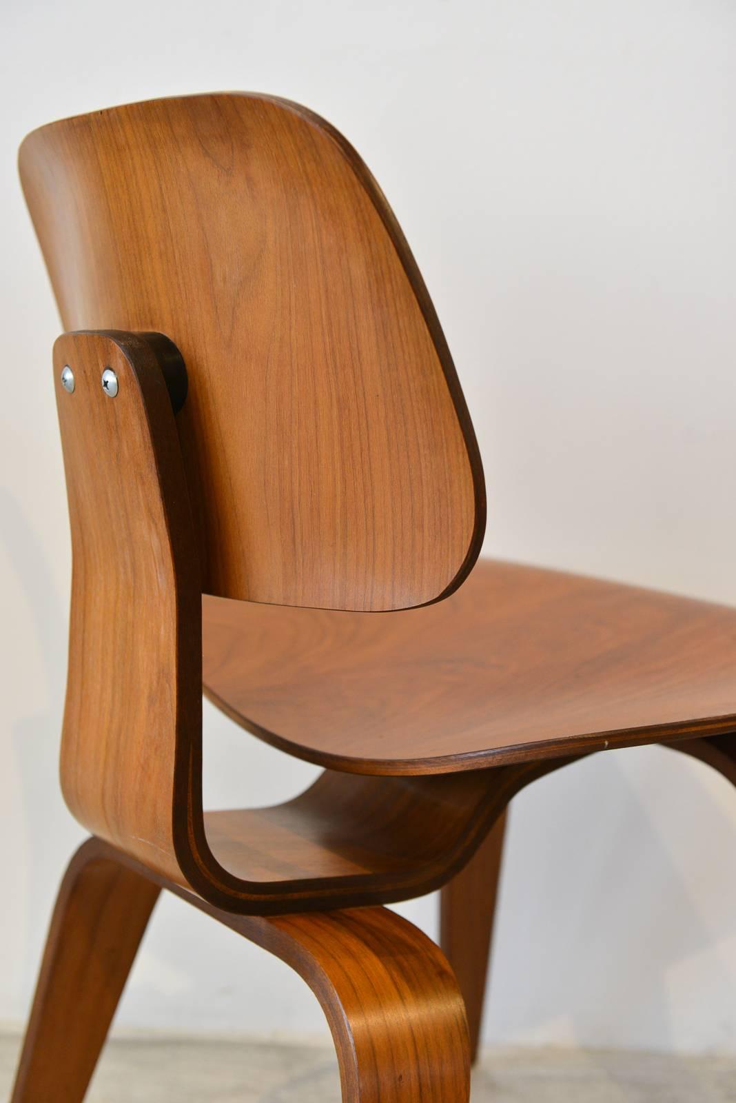 Mid-Century Modern Vintage Eames DCW Molded Plywood Chair, circa 1970