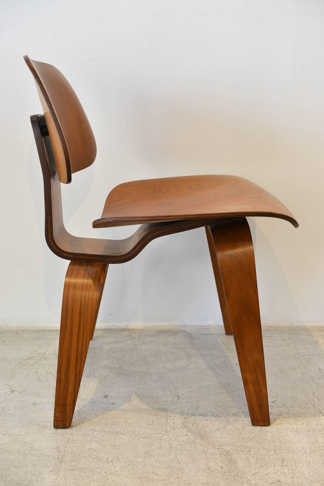 eames plywood chair original