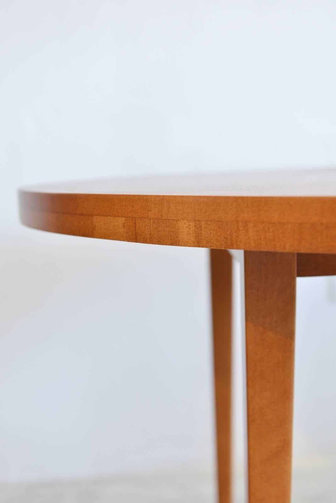 Mid-20th Century Paul McCobb Round Maple Dining Table with Two Extensions, circa 1955
