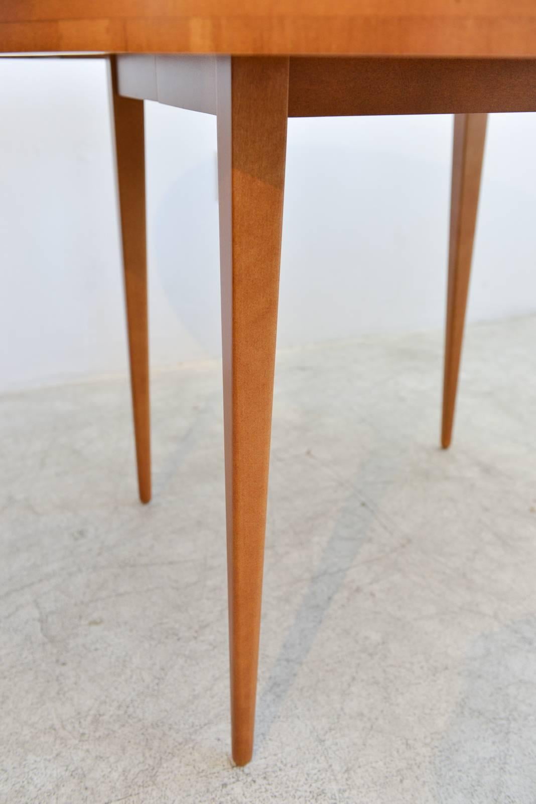 Paul McCobb Round Maple Dining Table with Two Extensions, circa 1955 1