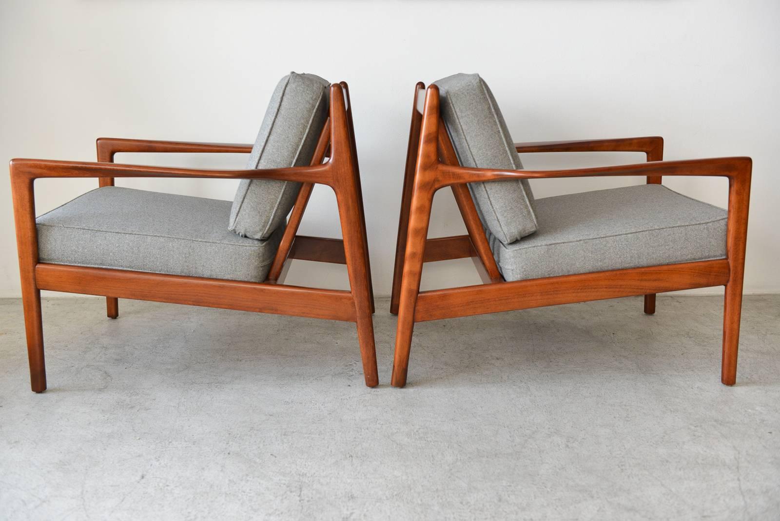 Pair of walnut lounge chairs by Folke Ohlsson for DUX, Sweden, circa 1960. Model USA 75. Professionally restored in showroom condition with new grey tweed fabric and cushions.

Available to see in our Modern Vault Showroom, 361 Old Newport Blvd,