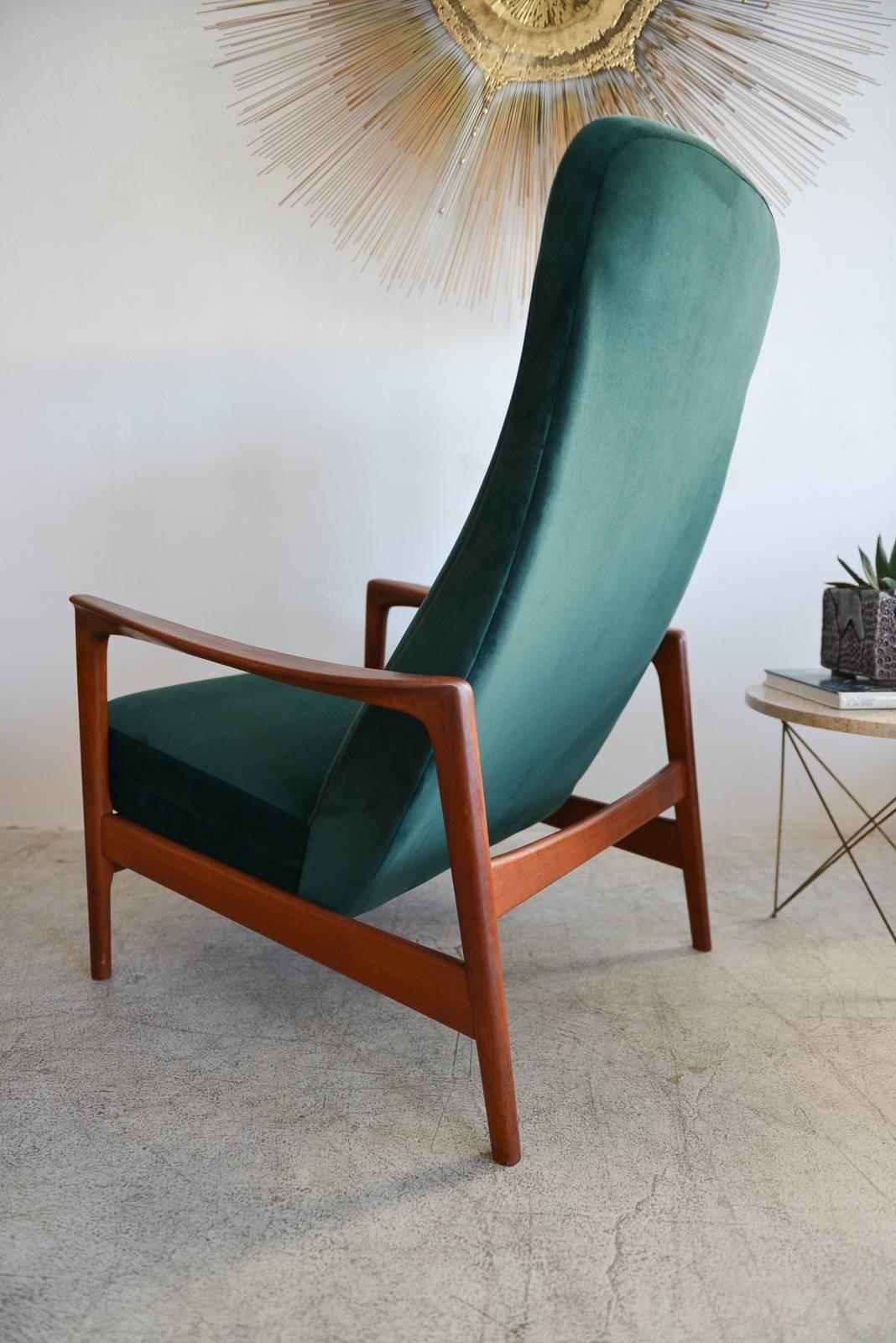 Folke Ohlsson for DUX high back reclining lounge chair, circa 1968. Completely restored in beautiful forest green colored velvet with new foam. Showroom condition. Chair locks into place to sit upright or reclines slightly with mechanism on