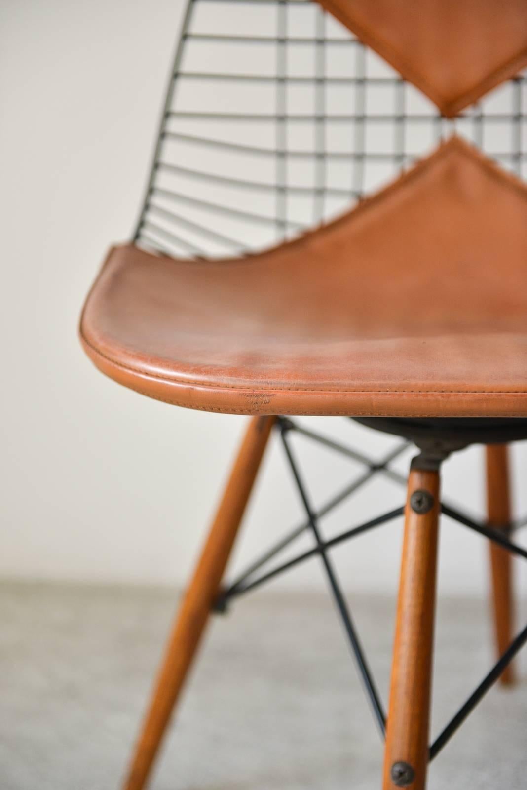 American First Generation Eames PKW-2 Wire Chair with Walnut Dowel Legs, circa 1951