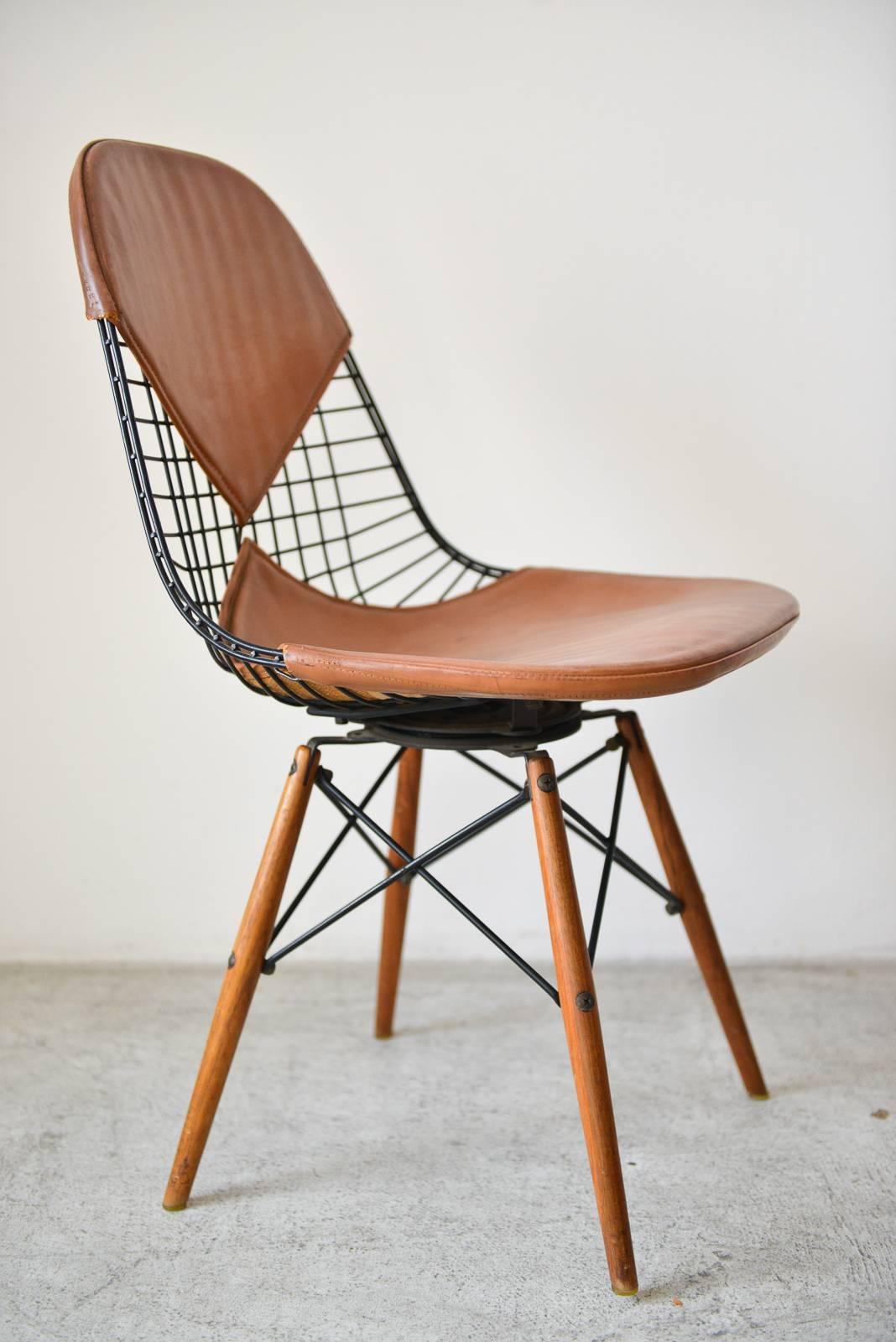 Mid-Century Modern First Generation Eames PKW-2 Wire Chair with Walnut Dowel Legs, circa 1951