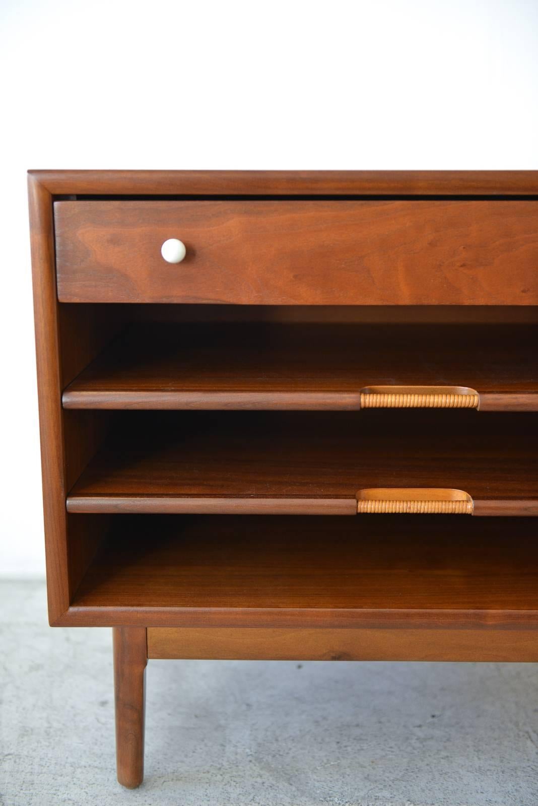 Pair of Kipp Stewart Nightstands with Pull Out Magazine Shelves, circa 1965 In Excellent Condition In Costa Mesa, CA