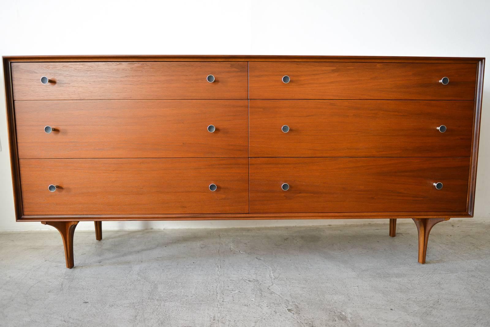 Robert Baron for Glenn of California six-drawer dresser or credenza, circa 1965. Professionally restored in showroom condition. Original hardware. Beautiful walnut grain.

Can be seen in our showroom at MODERN VAULT, 361 Old Newport Blvd, Newport