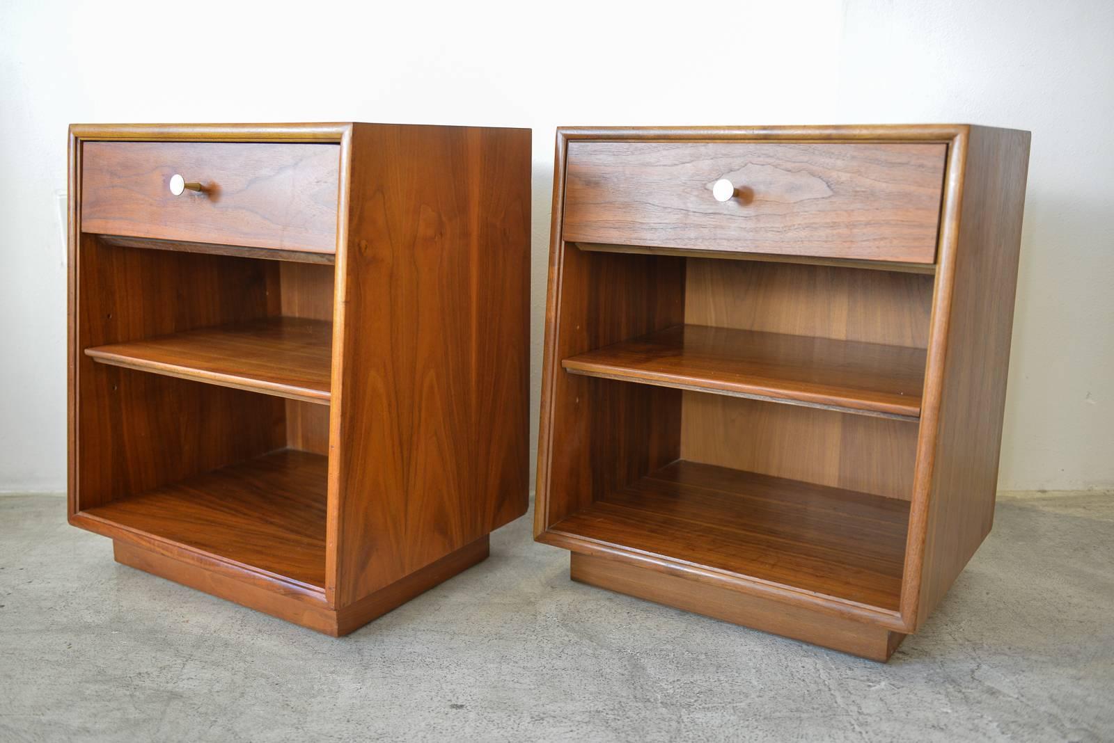 Pair of Kipp Stewart for Drexel walnut nightstands, circa 1965. Excellent original condition with brass hardware and adjustable inner shelf. Sold as a pair only.

Measures: 24